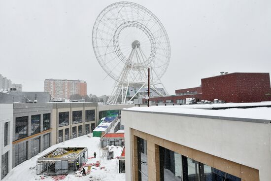 Construction of Sun of Moscow Ferris Wheel