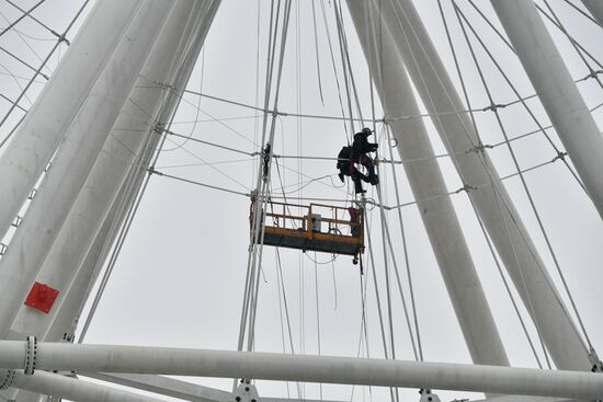 Construction of Sun of Moscow Ferris Wheel
