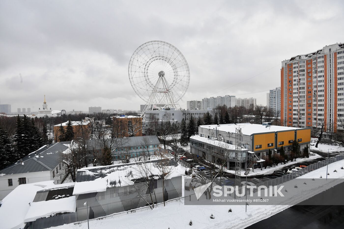 Construction of Sun of Moscow Ferris Wheel