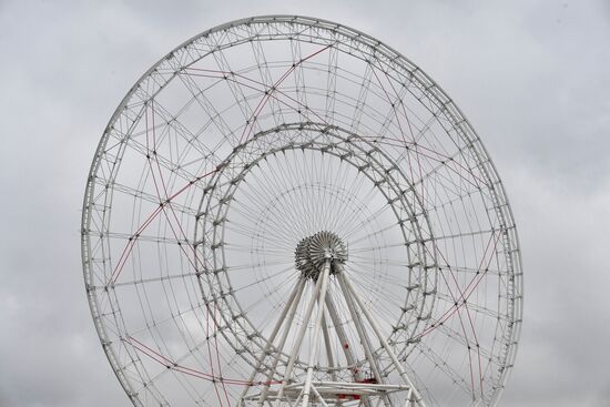 Construction of Sun of Moscow Ferris Wheel