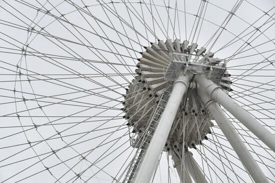 Construction of Sun of Moscow Ferris Wheel