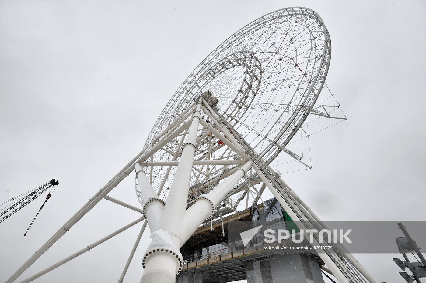 Construction of Sun of Moscow Ferris Wheel