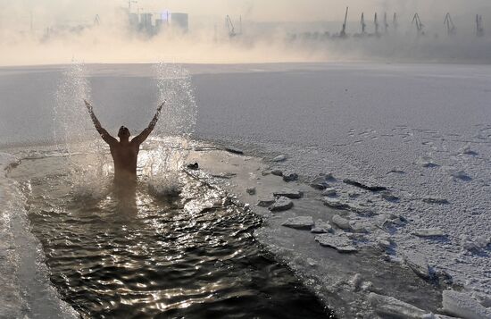 Russia Winter Swimming