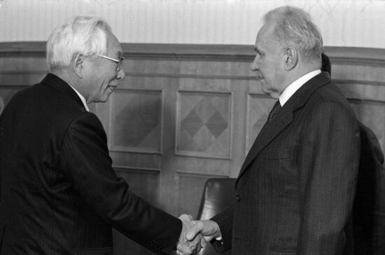Founder of Tokai University Shigeyoshi Matsumae visits USSR