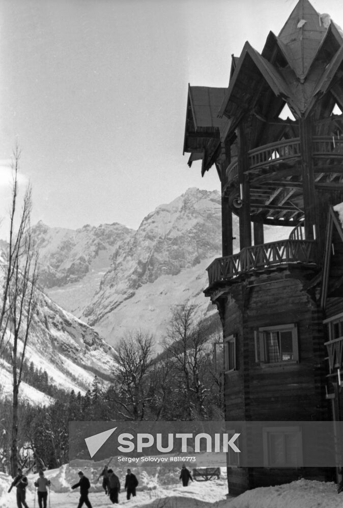 Solnechnaya Dolina resort in Dombai