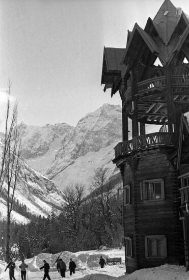 Solnechnaya Dolina resort in Dombai