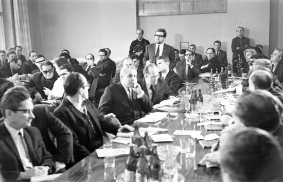 News conference on 50th anniversary of Izvestia newspaper