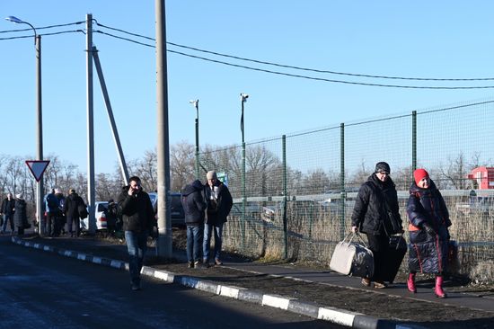 Russia Ukraine DPR Tension Refugees