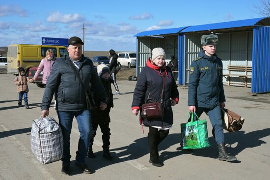 Ukraine DPR LPR Tension Refugees