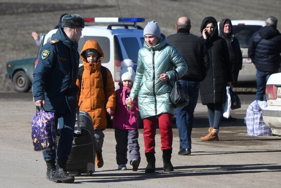 Ukraine DPR LPR Tension Refugees