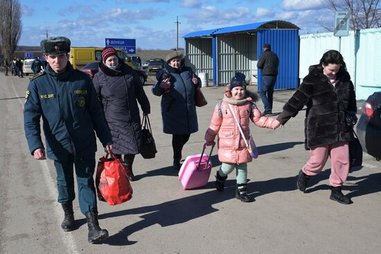 Ukraine DPR LPR Tension Refugees