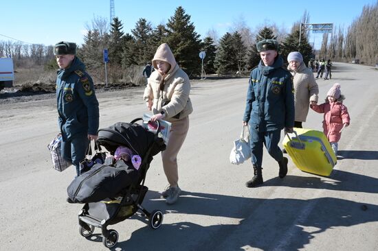 Ukraine DPR LPR Tension Refugees