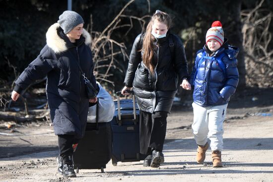 Ukraine DPR LPR Tension Refugees