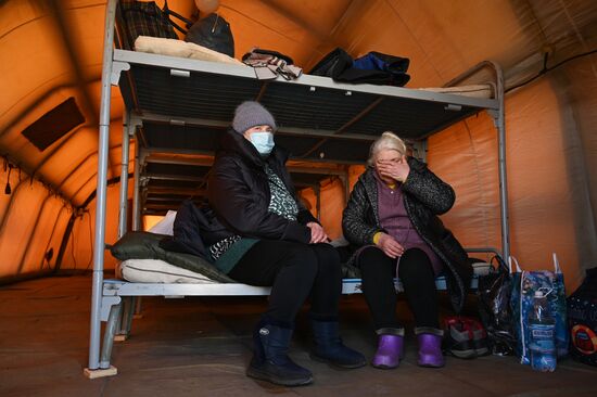 Russia Ukraine DPR Tension Refugees