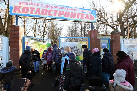 Russia Ukraine DPR Tension Refugees