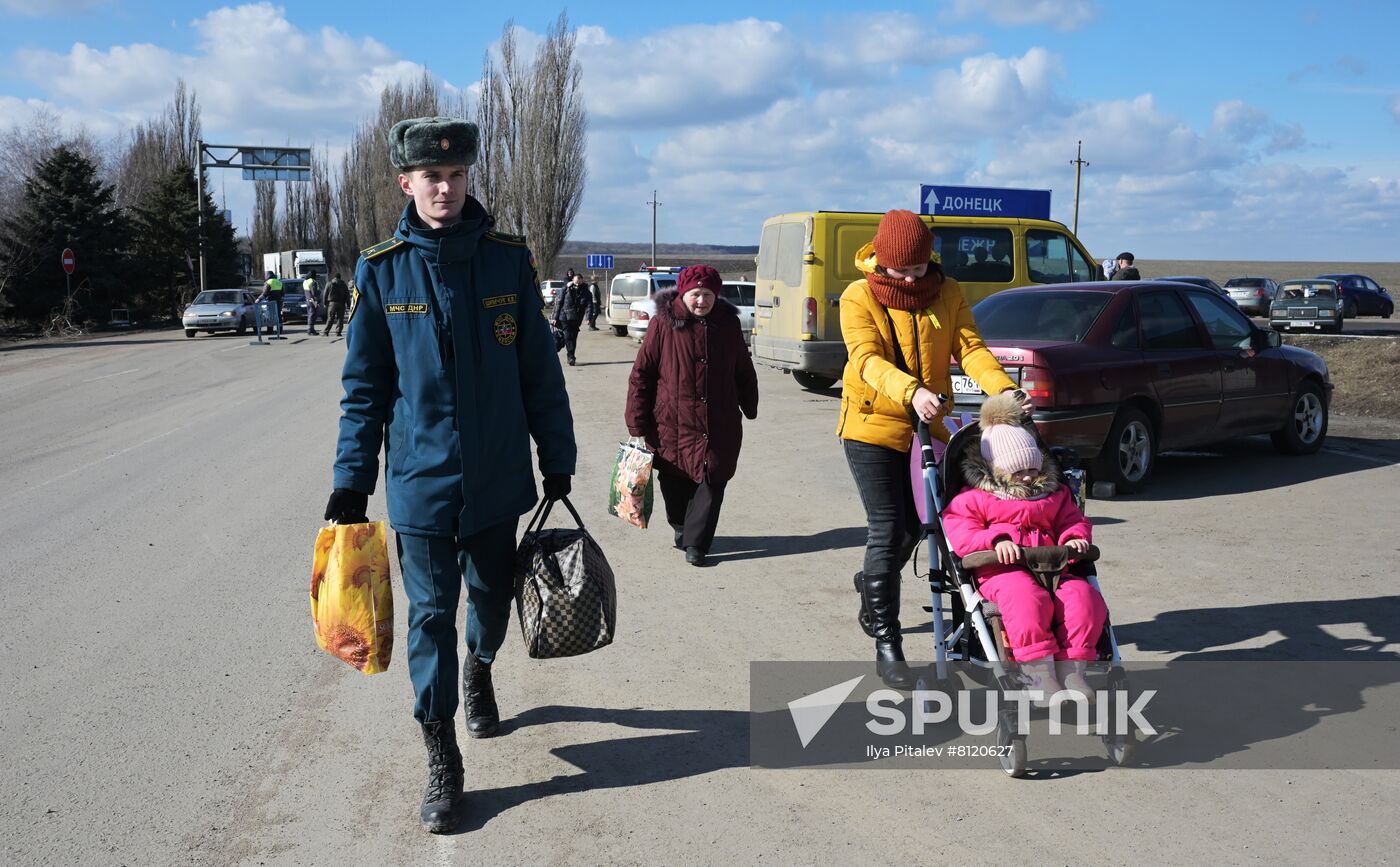 Ukraine DPR LPR Tension Refugees