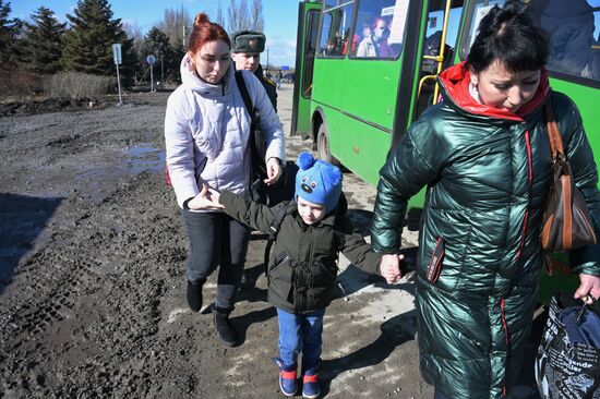 Ukraine DPR LPR Tension Refugees