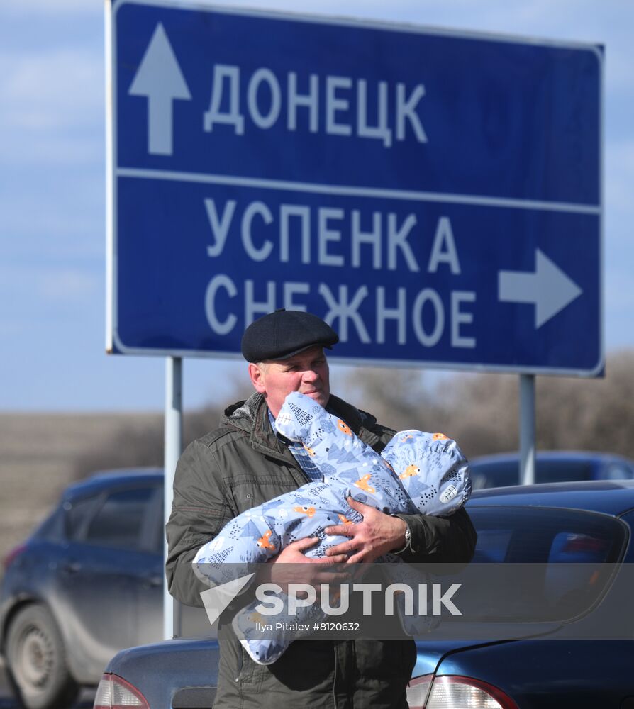 Ukraine DPR LPR Tension Refugees