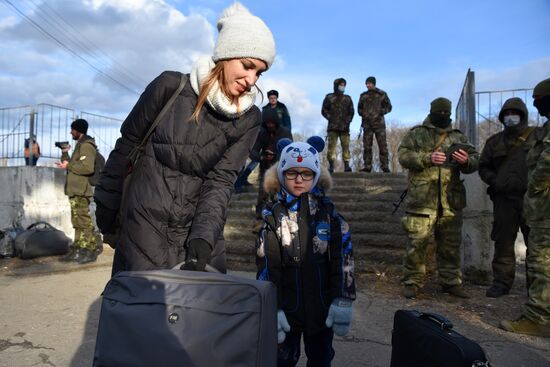 Ukraine DPR LPR Tension Refugees