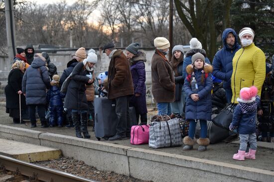 Ukraine DPR LPR Tension Refugees