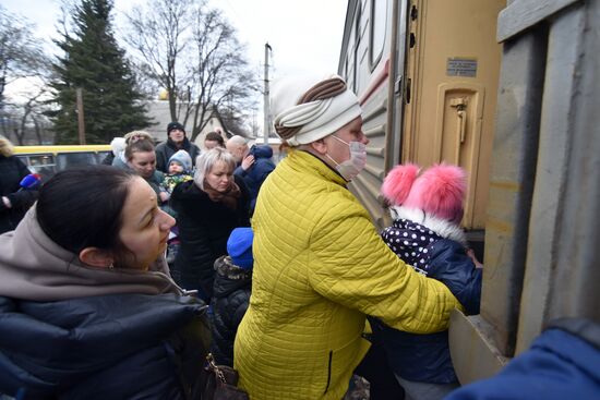 Ukraine DPR LPR Tension Refugees