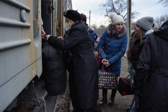Ukraine DPR LPR Tension Refugees