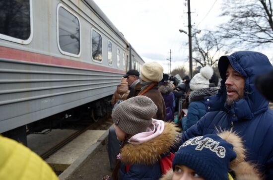 Ukraine DPR LPR Tension Refugees
