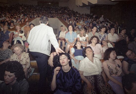 Anatoly Kashpirovsky's televised treatment sessions