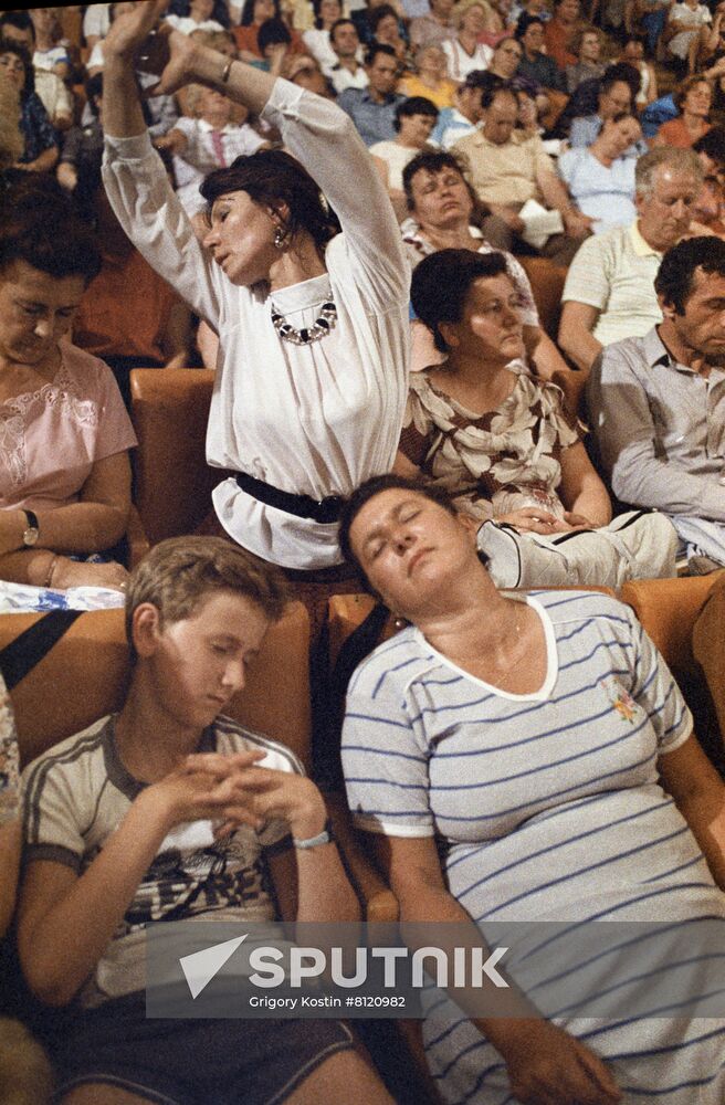 Anatoly Kashpirovsky's televised treatment sessions