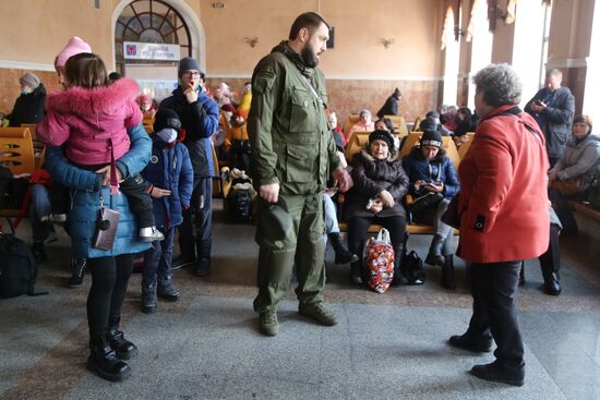 Ukraine DPR LPR Tension Refugees