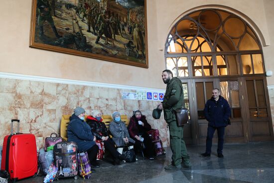 Ukraine DPR LPR Tension Refugees