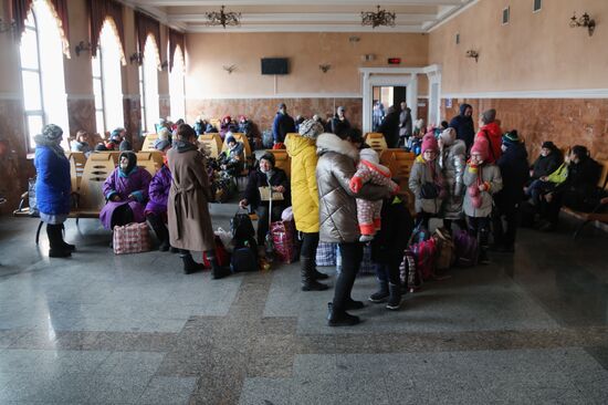 Ukraine DPR LPR Tension Refugees