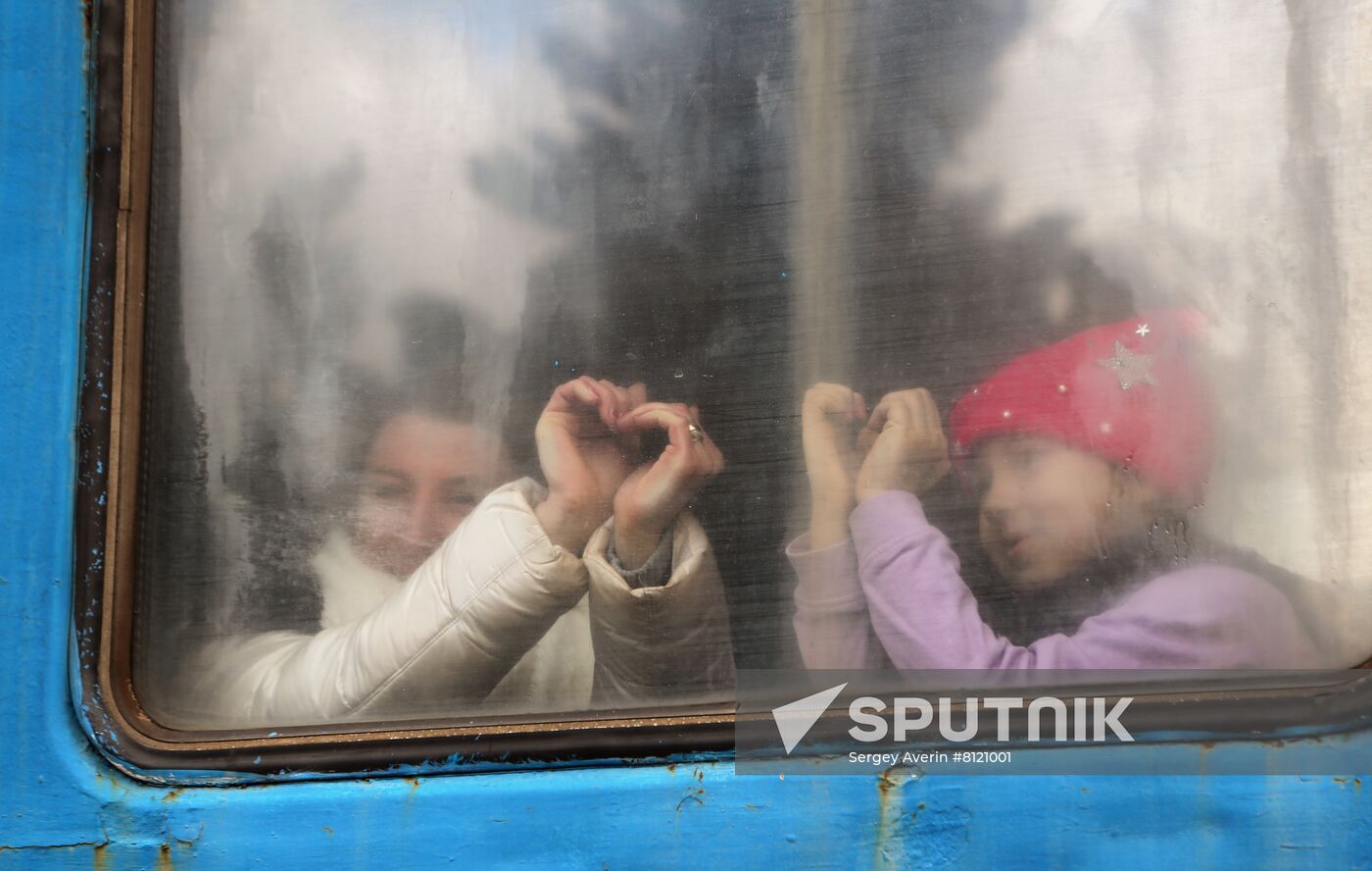 Ukraine DPR LPR Tension Refugees