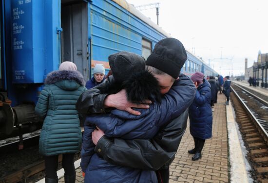 Ukraine DPR LPR Tension Refugees