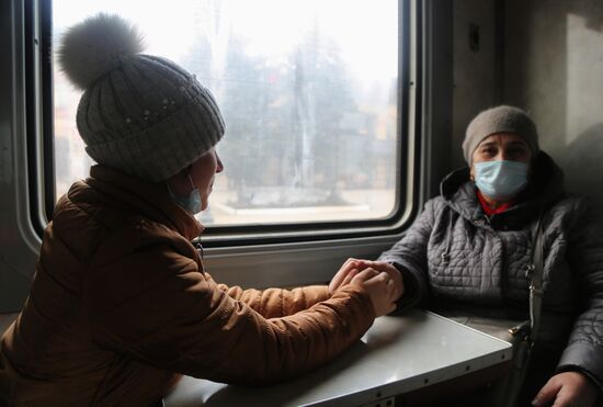 Ukraine DPR LPR Tension Refugees