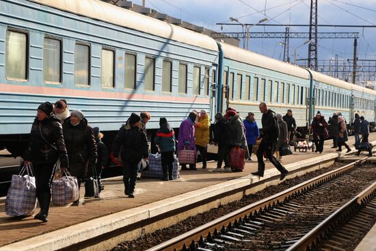 Ukraine DPR LPR Tension Refugees