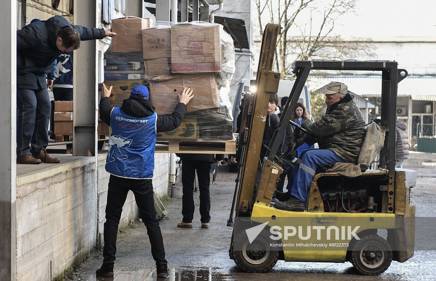 Russia Ukraine Evacuees Humanitarian Aid