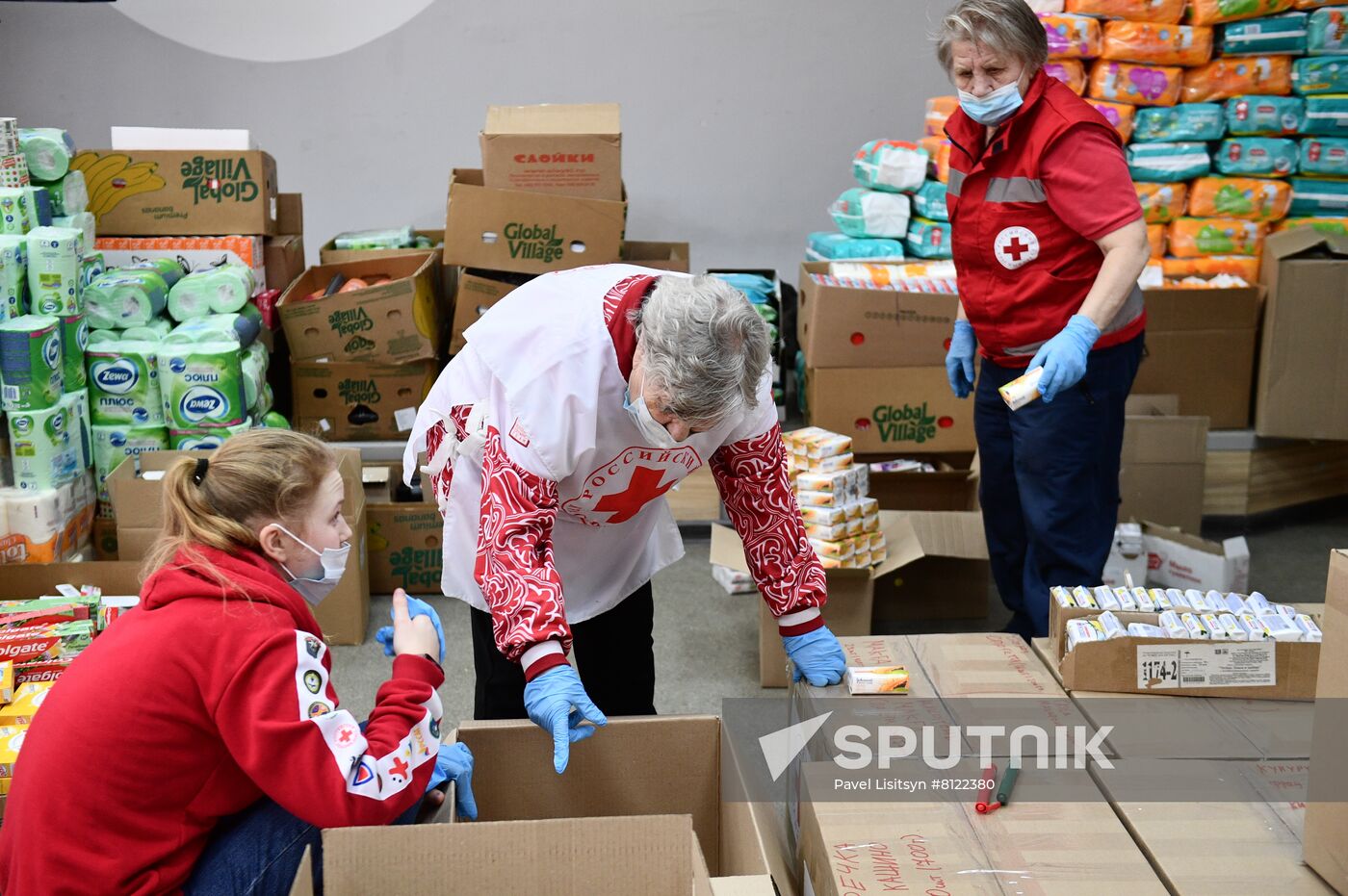 Russia Ukraine Evacuees Humanitarian Aid