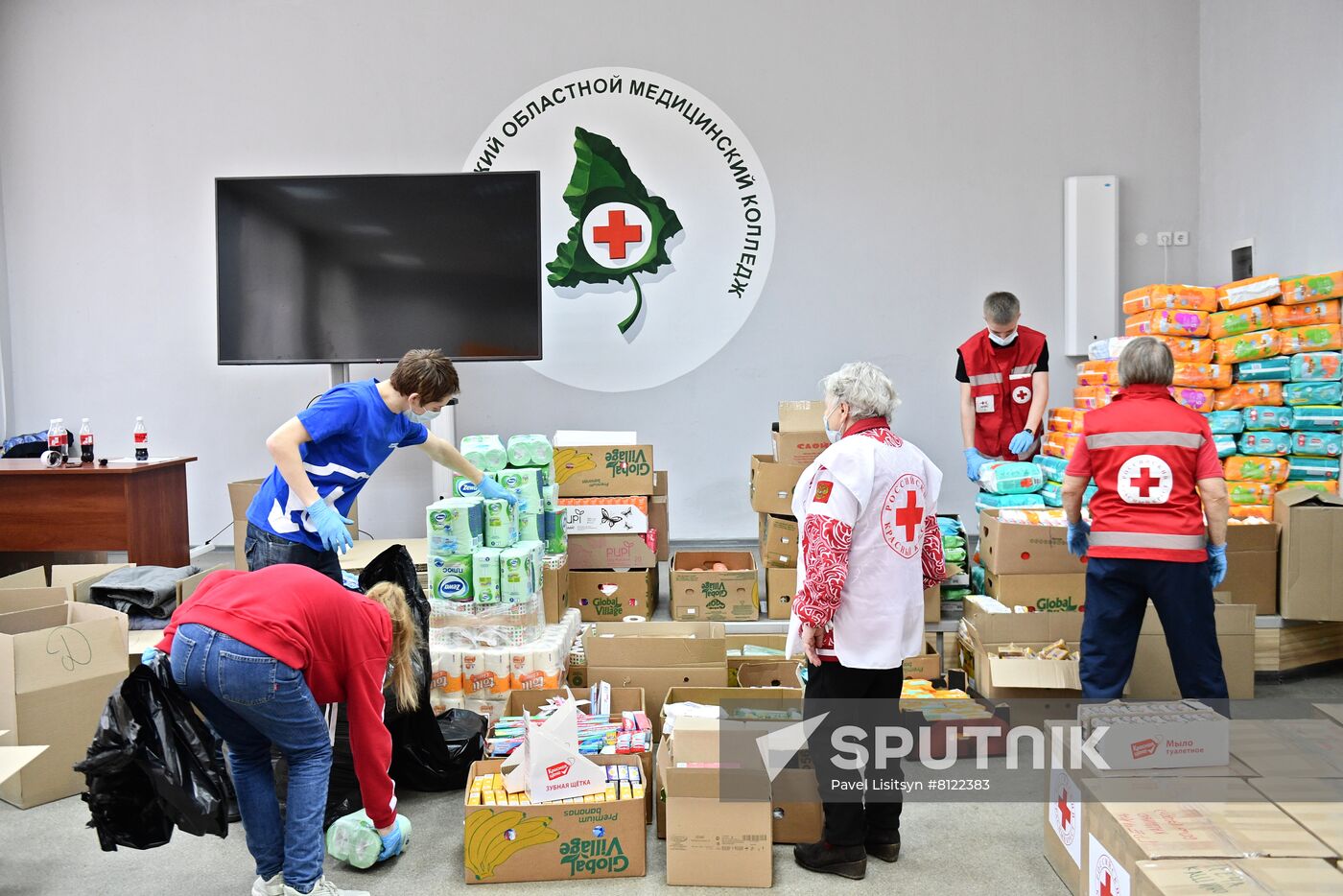 Russia Ukraine Evacuees Humanitarian Aid
