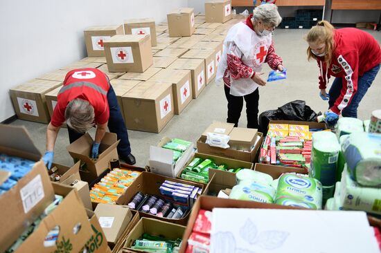 Russia Ukraine Evacuees Humanitarian Aid