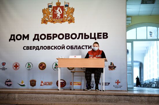 Russia Ukraine Evacuees Humanitarian Aid