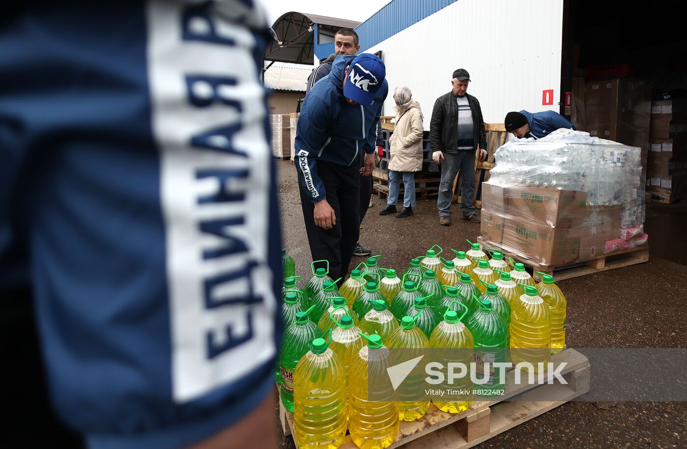 Russia Ukraine Evacuees Humanitarian Aid