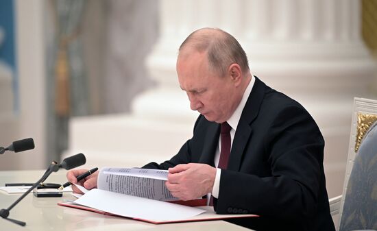 Russia Putin DPR LPR Independence Recognition