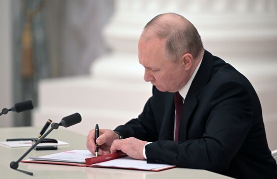 Russia Putin DPR LPR Independence Recognition