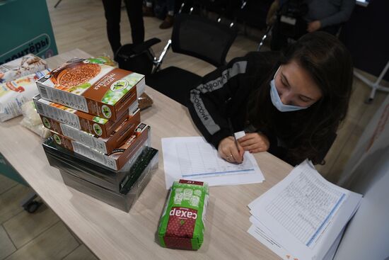 Russia LPR DPR Evacuees Humanitarian Aid