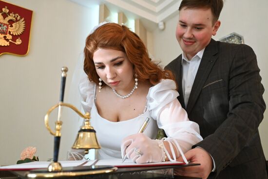 Russia Palindrome Date Wedding
