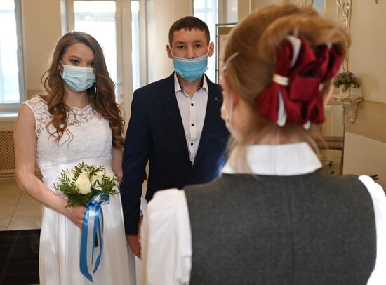 Russia Palindrome Date Wedding