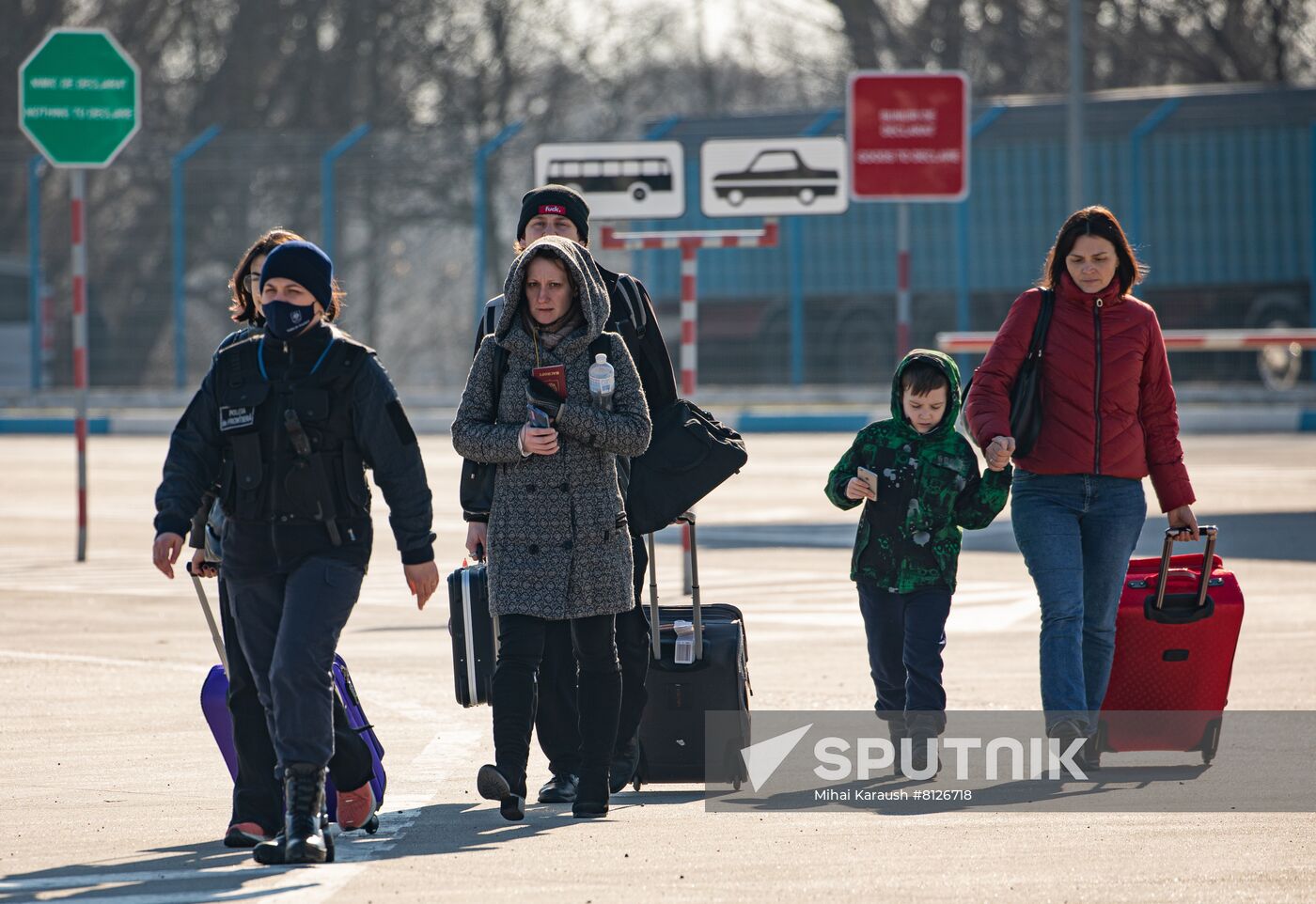 Moldova Ukraine Border Refugees