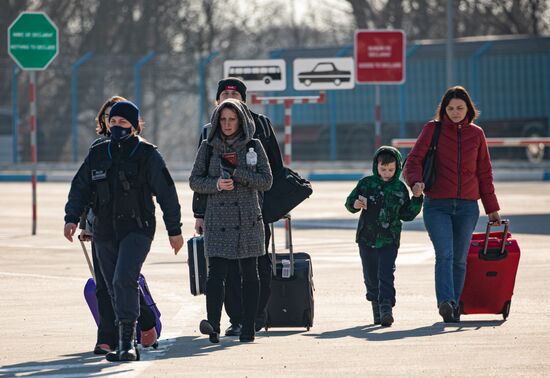 Moldova Ukraine Border Refugees