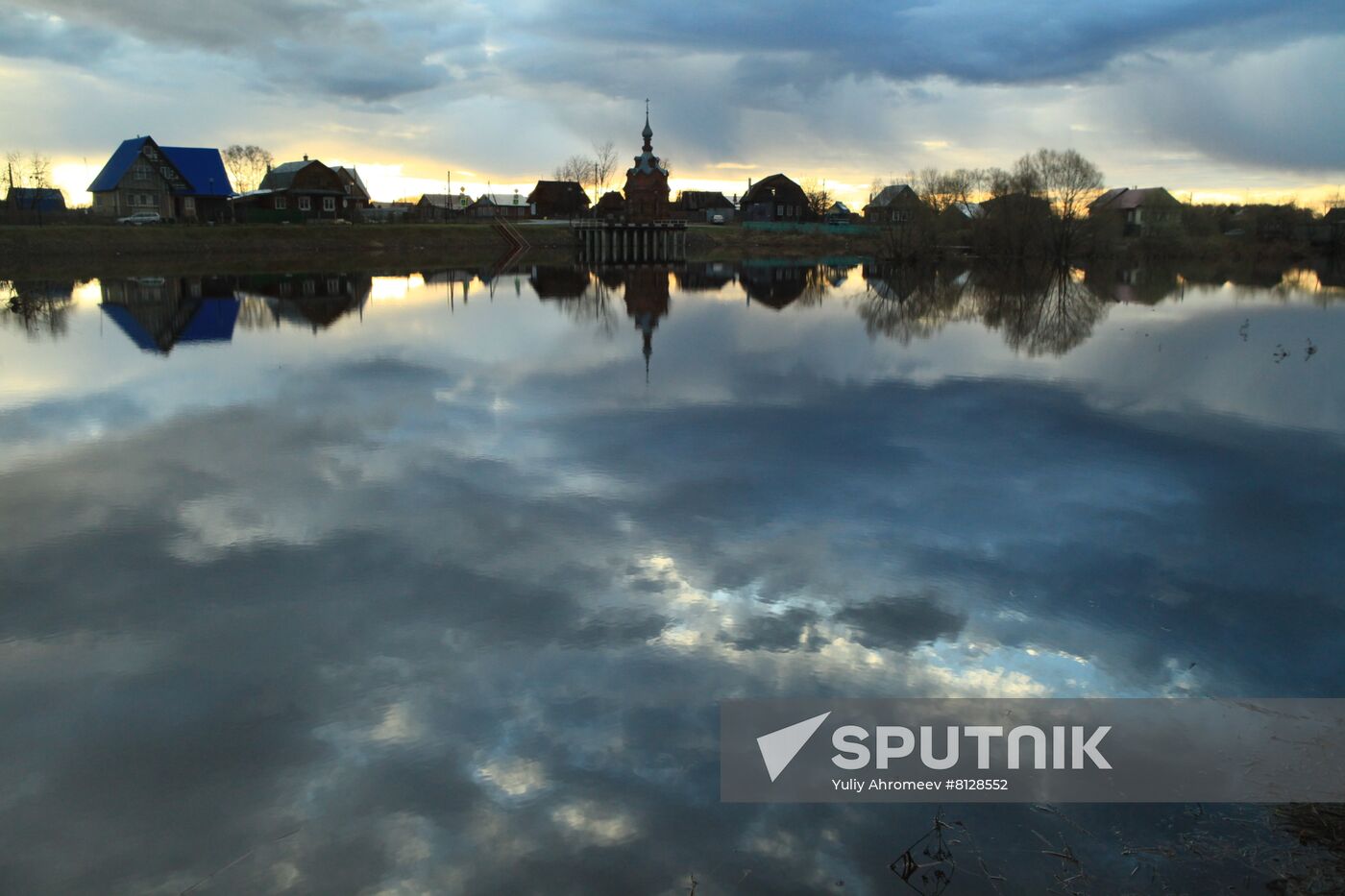 Morning on Teza River in Kholui River